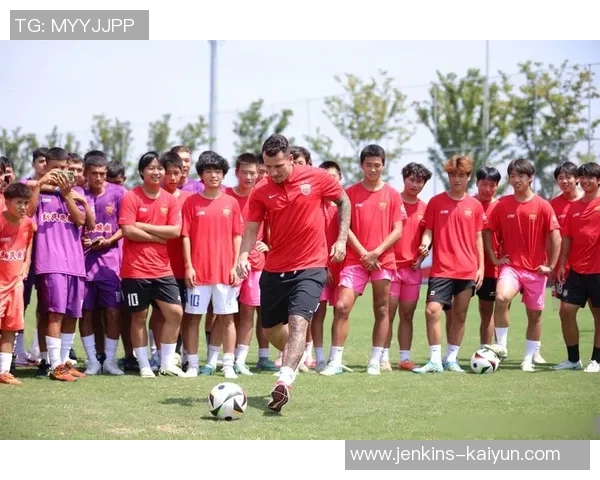 足球球星的Instagram生活揭秘：他们在场外的真实面貌与精彩瞬间